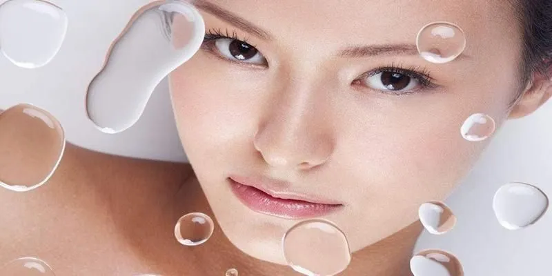 Peeling có thể khiến da khô tạm thời nên bạn cần kem dưỡng ẩm dịu nhẹ không hương liệu để cấp nước tức thì