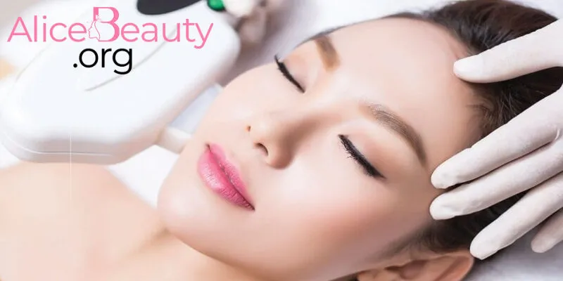 Công nghệ HIFU hoạt động dựa trên sóng siêu âm hội tụ cường độ cao, đi sâu vào các lớp mô dưới da để cải thiện cấu trúc da 