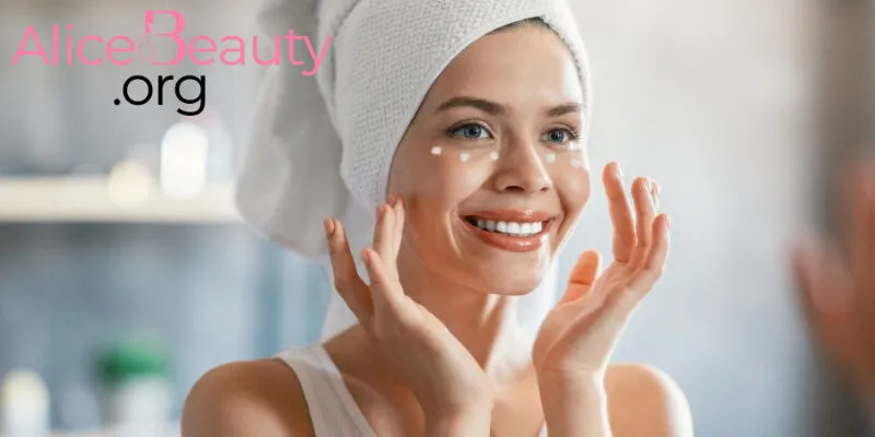 Phương pháp phổ biến nhất để xóa nhăn là gì? Bạn có thể chăm sóc da, xây dựng chế độ ăn uống, sinh hoạt lành mạnh tại nhà